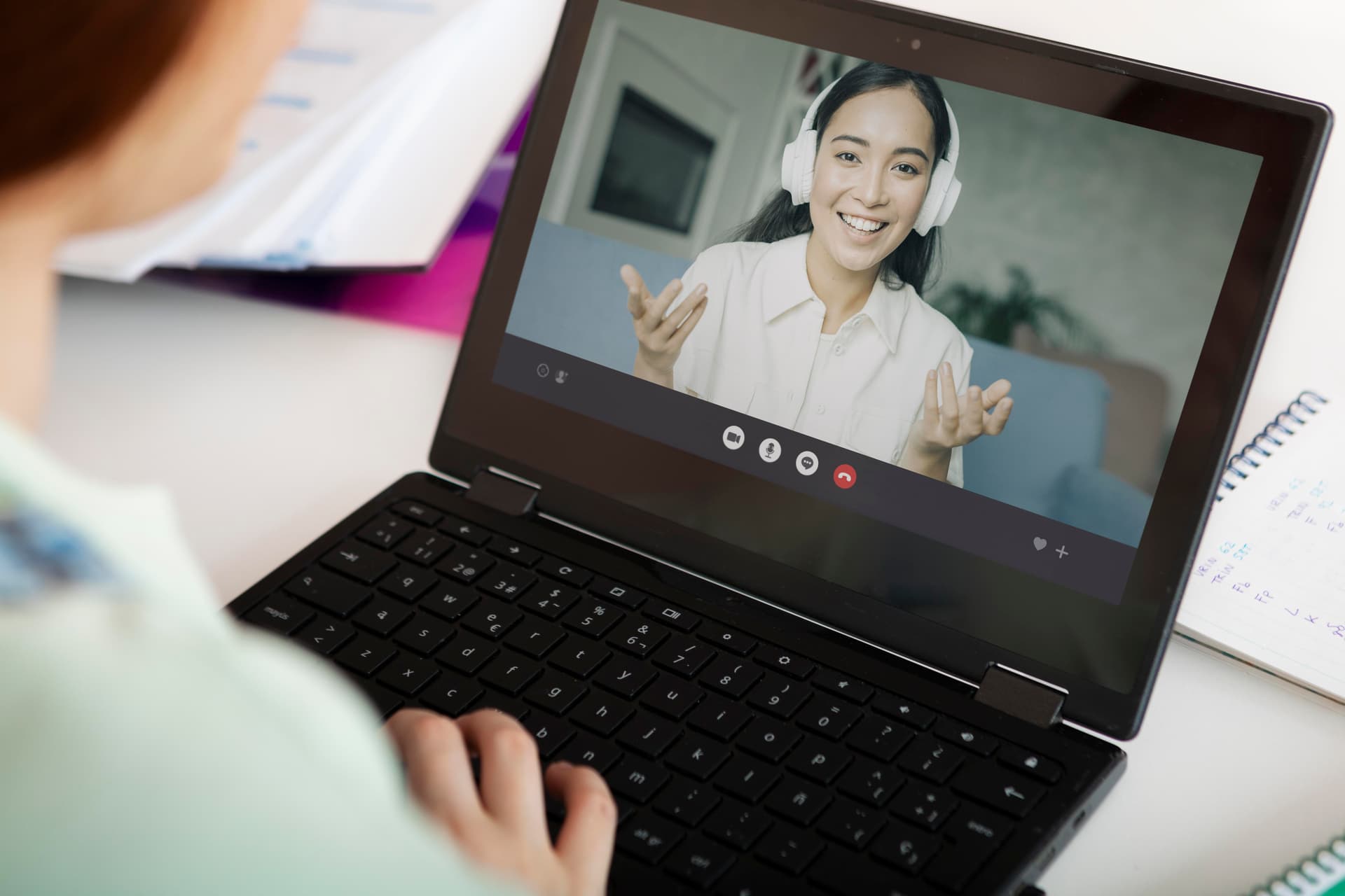 Sesiune de terapie online într-un spațiu sigur - model social Mindtale