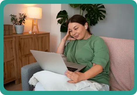 Terapie online accesibilă - persoană urmărind sesiune